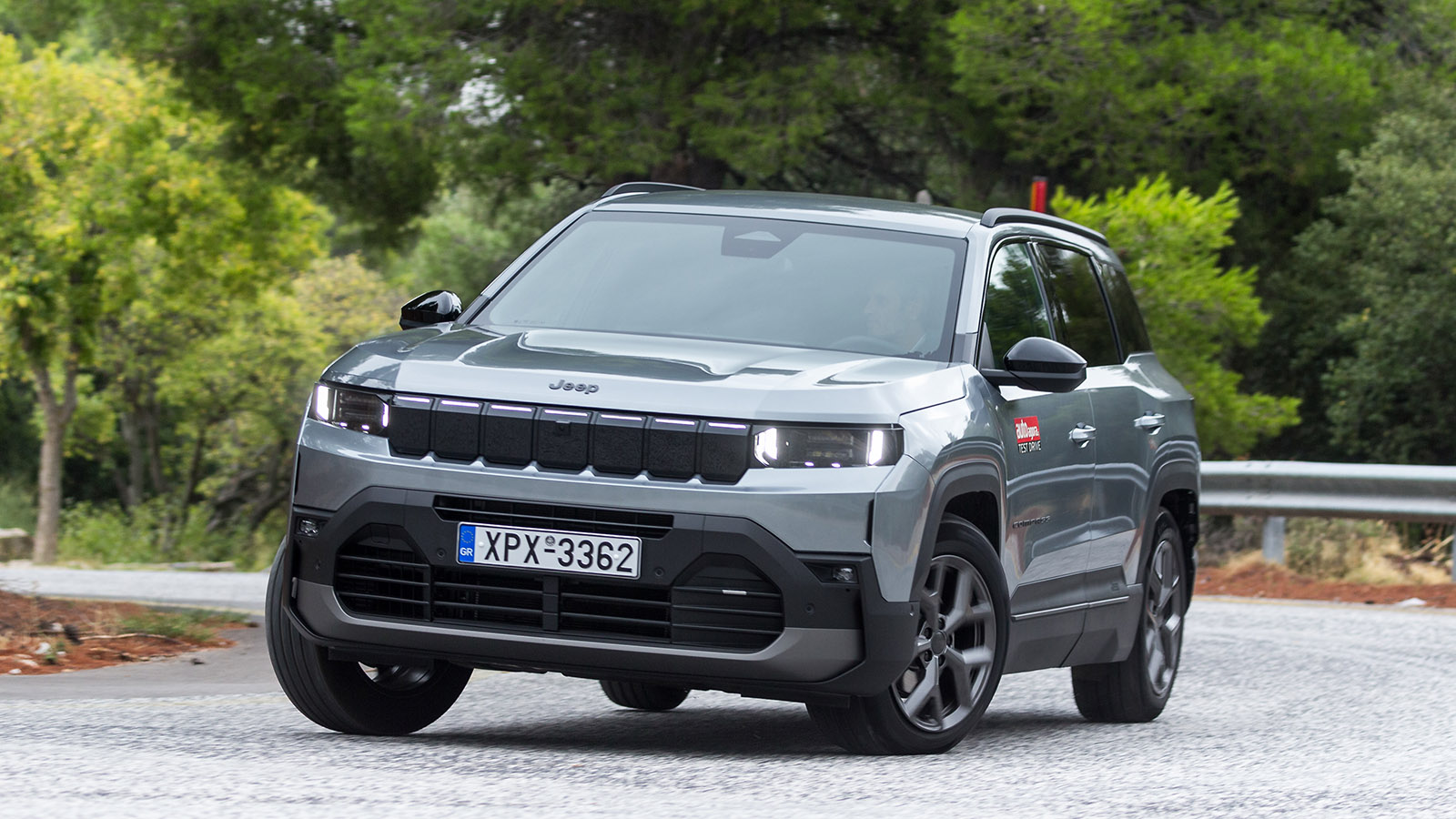 Δοκιμή Jeep Compass e-Hybrid 145 PS: Καίει 5,5 λτ. στο ταξίδι, χωράει οικογένεια 